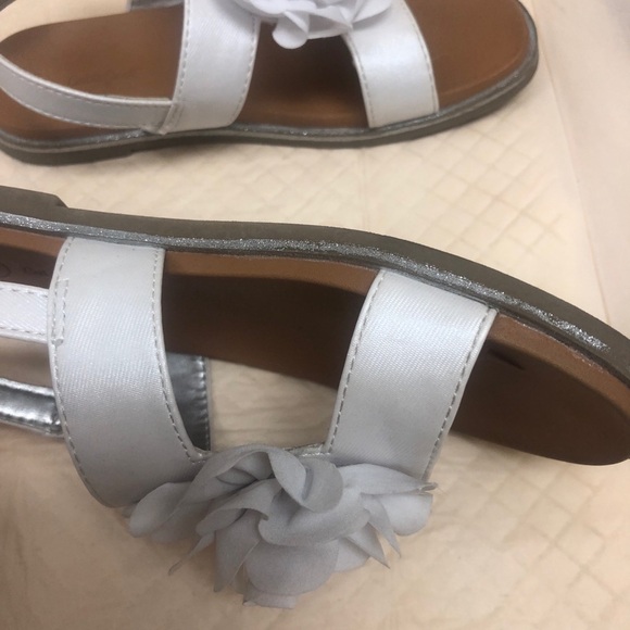 Sandals White straps, Velcro Cat & Jack brand Girls 12 Rubber solesFlower on top - Picture 10 of 12